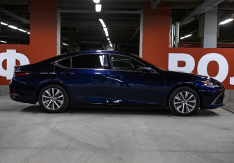 Подержанный автомобиль Lexus ES 2018 года (4 фото)