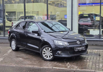 Подержанный автомобиль Volkswagen Polo Sedan 2012 года (3 фото)
