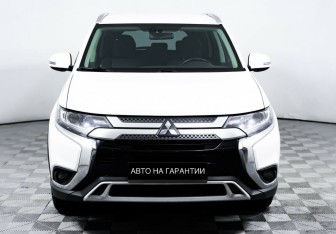 Подержанный автомобиль Mitsubishi Outlander 2018 года (2 фото)