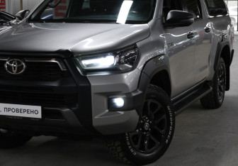 Подержанный автомобиль Toyota Hilux 2020 года (20 фото)