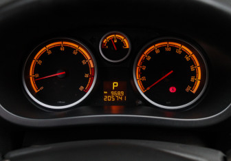 Подержанный автомобиль Opel Corsa 2008 года (15 фото)