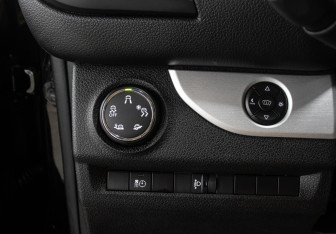 Подержанный автомобиль Peugeot Traveller 2020 года (20 фото)