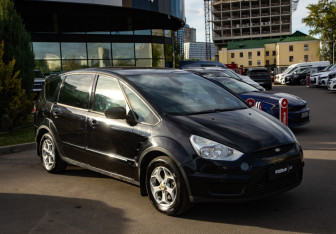 Подержанный автомобиль Ford S-MAX 2006 года (2 фото)