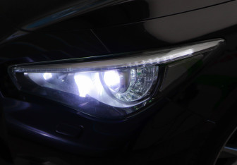 Подержанный автомобиль Infiniti Q50 2017 года (27 фото)