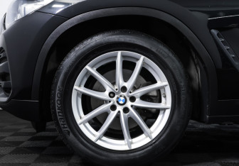 Подержанный автомобиль BMW X3 2019 года (24 фото)