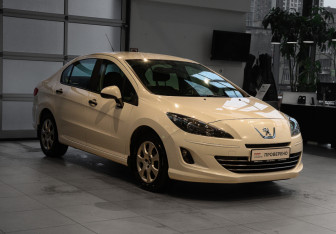 Подержанный автомобиль Peugeot 408 2014 года (3 фото)