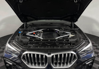 Подержанный автомобиль BMW X6 2020 года (10 фото)