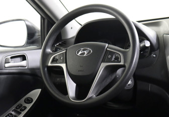 Подержанный автомобиль Hyundai Solaris Sedan 2015 года (11 фото)