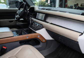Подержанный автомобиль Land Rover Defender Suv 2020 года (7 фото)