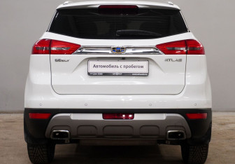 Подержанный автомобиль Geely Atlas 2018 года (6 фото)