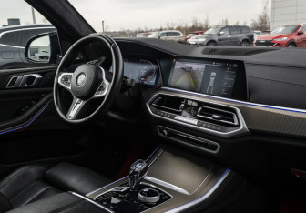 Подержанный автомобиль BMW X5 2021 года (12 фото)