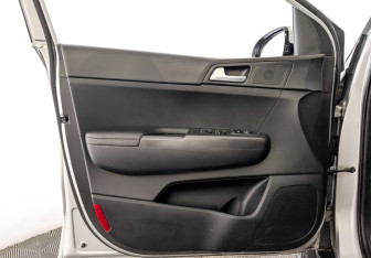 Подержанный автомобиль Kia Sportage 2017 года (19 фото)