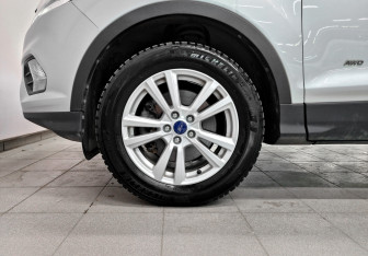 Подержанный автомобиль Ford Kuga 2018 года (18 фото)