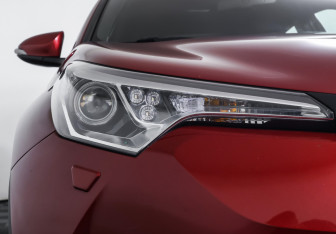 Подержанный автомобиль Toyota C-HR 2018 года (22 фото)