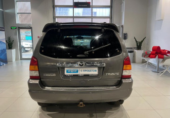 Подержанный автомобиль Mazda Tribute 2003 года (5 фото)