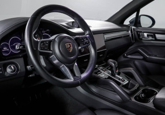 Подержанный автомобиль Porsche Cayenne 2023 года (14 фото)