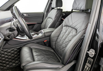 Подержанный автомобиль BMW X5 2023 года (20 фото)
