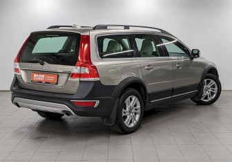 Подержанный автомобиль Volvo XC70 2014 года (5 фото)