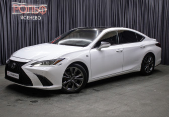 Подержанный автомобиль Lexus ES 2019 года (1 фото)