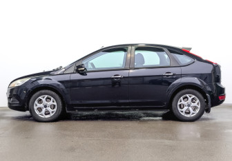Подержанный автомобиль Ford Focus Hatchback 2010 года (8 фото)