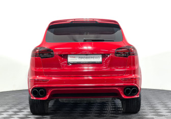 Подержанный автомобиль Porsche Cayenne 2013 года (6 фото)