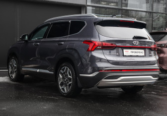 Подержанный автомобиль Hyundai Santa Fe 2022 года (6 фото)