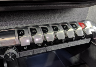 Подержанный автомобиль Peugeot 5008 Suv 2021 года (21 фото)