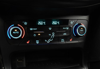 Подержанный автомобиль Ford Focus Hatchback 2017 года (20 фото)