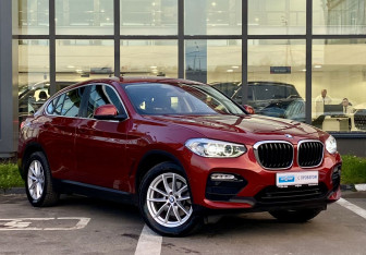 Подержанный автомобиль BMW X4 2018 года (3 фото)