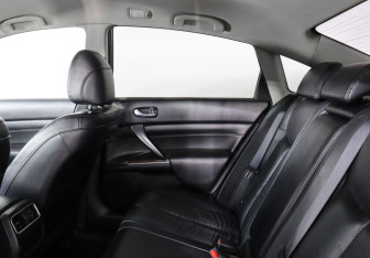Подержанный автомобиль Nissan Teana 2011 года (10 фото)