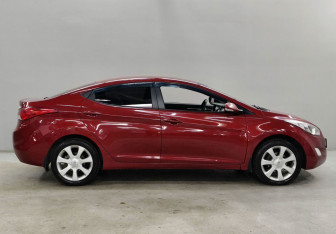 Подержанный автомобиль Hyundai Elantra Sedan 2011 года (4 фото)