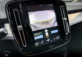 Подержанный автомобиль Volvo XC40 2020 года (28 фото)