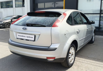 Подержанный автомобиль Ford Focus Hatchback 2007 года (5 фото)