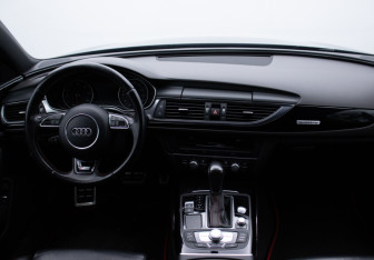 Подержанный автомобиль Audi A6 Sedan 2016 года (13 фото)