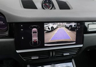Подержанный автомобиль Porsche Cayenne 2022 года (21 фото)