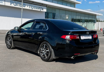 Подержанный автомобиль Honda Accord Sedan 2010 года (7 фото)