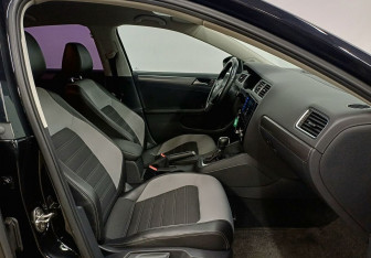 Подержанный автомобиль Volkswagen Jetta Sedan 2014 года (21 фото)