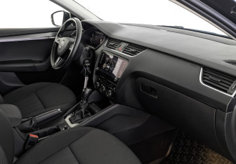 Подержанный автомобиль Skoda Octavia Liftback 2020 года (11 фото)