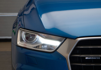 Подержанный автомобиль Audi Q3 2015 года (33 фото)