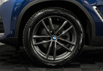 Подержанный автомобиль BMW X4 2020 года (7 фото)