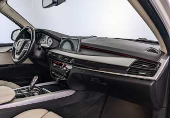 Подержанный автомобиль BMW X5 2014 года (13 фото)