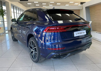 Подержанный автомобиль Audi Q8 2022 года (7 фото)