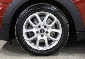 Подержанный автомобиль MINI Hatch 2016 года (26 фото)