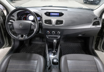 Подержанный автомобиль Renault Fluence 2014 года (14 фото)