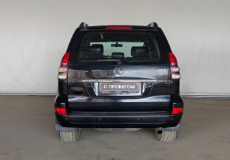 Подержанный автомобиль Toyota Land Cruiser Prado 2008 года (5 фото)