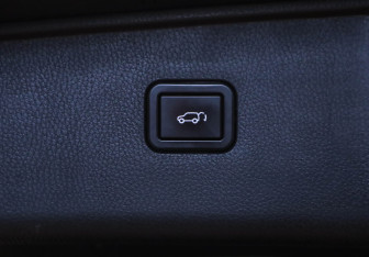 Подержанный автомобиль Changan CS95 2023 года (30 фото)