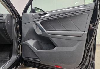 Подержанный автомобиль Volkswagen Tiguan 2018 года (23 фото)
