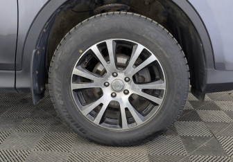 Подержанный автомобиль Toyota RAV4 2014 года (12 фото)