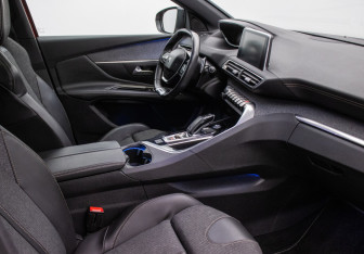 Подержанный автомобиль Peugeot 3008 2017 года (9 фото)