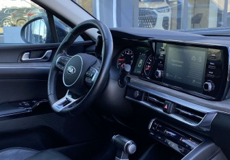 Подержанный автомобиль Kia K5 2020 года (21 фото)